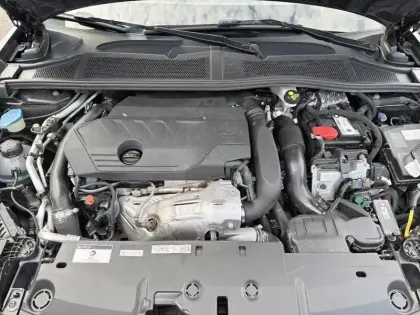 Photo 20 Peugeot 408  PHEV 180 e-EAT8 Allure