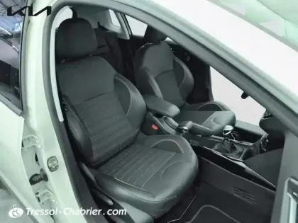 Photo 8 Peugeot 2008  PureTech 130ch S&S BVM6 GT Line