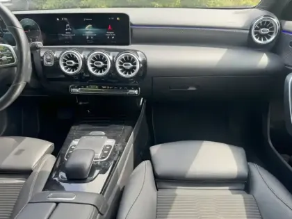 Photo 10 Mercedes Classe A 200 d Progressive Line