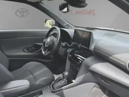 Photo 5 Toyota Yaris Hybrid 2WD Trail