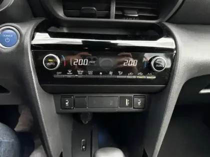 Photo 14 Toyota Yaris Hybrid 2WD Trail