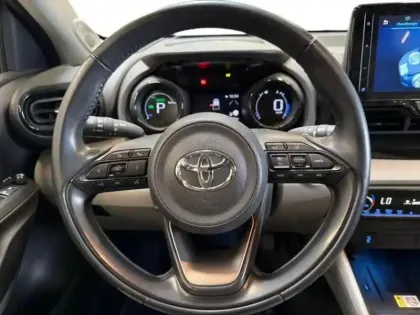 Photo 10 Toyota Yaris  116h Iconic 5p MY22