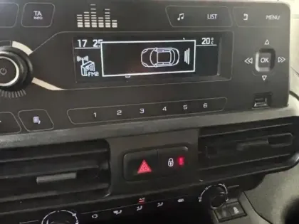 Photo 9 Peugeot Partner  Standard 650kg BlueHDi 75 Premium Radar Clim Bluetooth regulateur