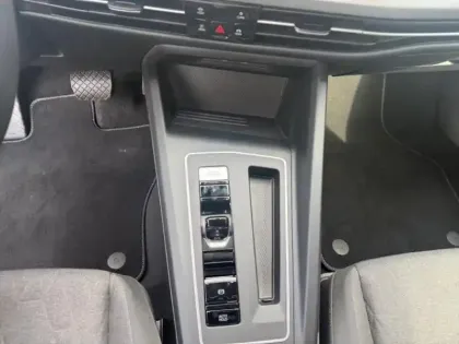 Photo 11 Volkswagen Golf  1.5 eHybrid 204ch VW Edition DSG6