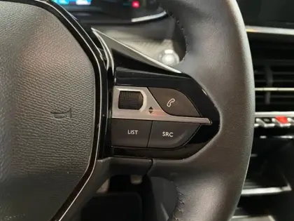 Photo 13 Peugeot 208  e- 136ch Like