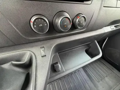 Photo 14 Renault Master  Fg F3300 L1H1 2.3 Blue dCi 135ch Grand Confort Euro6E
