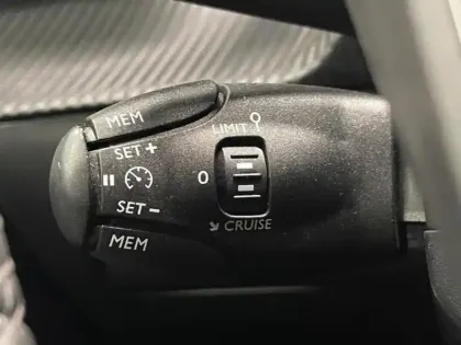 Photo 8 Peugeot 208  1.2 PureTech 100ch S&S Allure EAT8