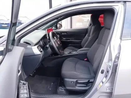 Photo 9 Toyota C-HR  122h Design 2WD E-CVT RC18