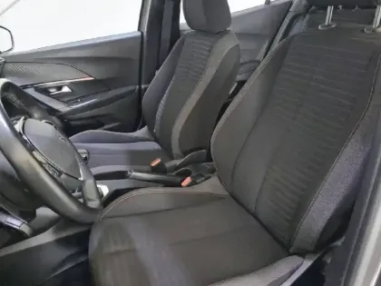 Photo 30 Peugeot 2008  PureTech 130 S&S BVM6