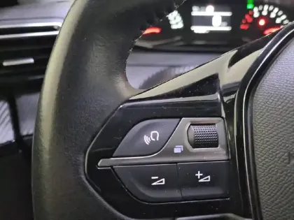 Photo 46 Peugeot 2008  PureTech 130 S&S BVM6