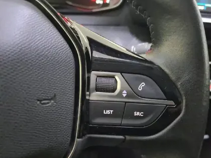 Photo 47 Peugeot 2008  PureTech 130 S&S BVM6