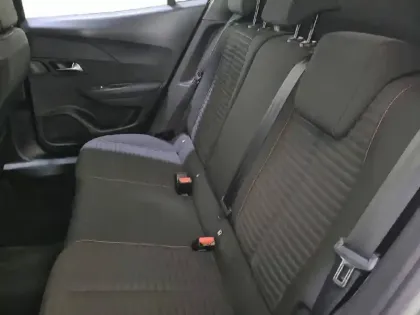 Photo 31 Peugeot 2008  PureTech 130 S&S BVM6
