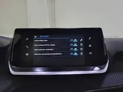 Photo 41 Peugeot 2008  PureTech 130 S&S BVM6