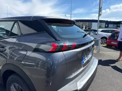 Photo 16 Peugeot 2008  PureTech 130 S&S BVM6