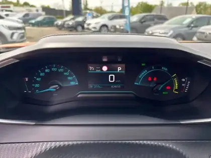 Photo 9 Peugeot 2008  Moteur électrique 136 ch