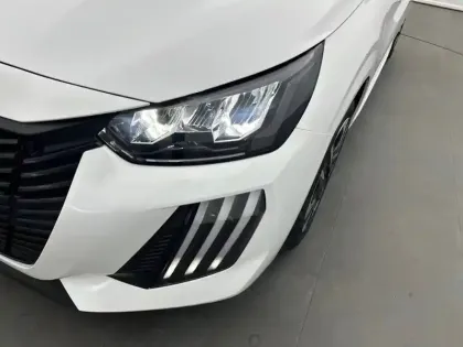 Photo 15 Peugeot 208  PureTech 75 S&S BVM5