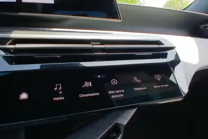 Photo 20 Peugeot 5008  Hybrid 145 ch e-DCS6