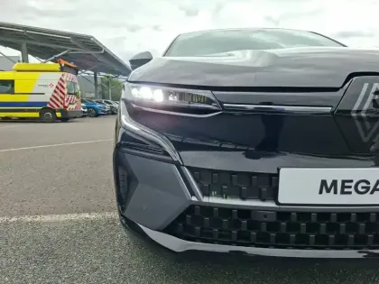 Photo 17 Renault Megane  E-Tech 220 ch autonomie confort