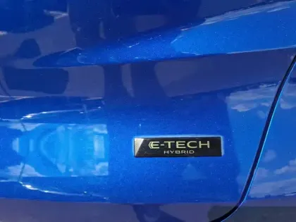 Photo 20 Renault Captur  E-Tech full hybrid 145