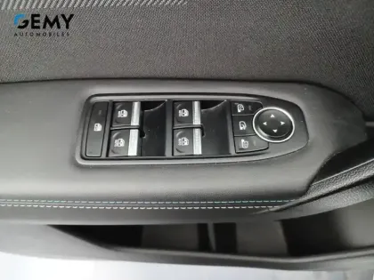 Photo 11 Renault Captur  E-Tech full hybrid 145 ch
