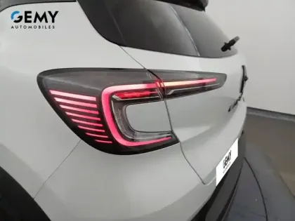 Photo 16 Renault Captur  E-Tech full hybrid 145 ch