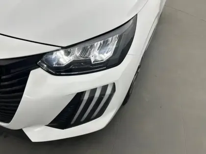 Photo 15 Peugeot 208  PureTech 75 S&S BVM5