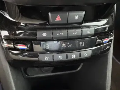 Photo 22 Peugeot 2008  PureTech 130ch S&S EAT6