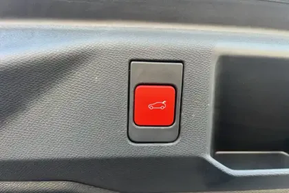 Photo 15 Peugeot 5008  Electrique 210 ch 73 kWh