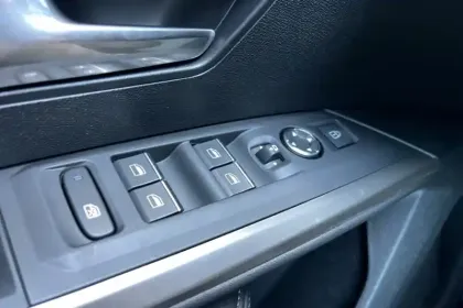 Photo 32 Peugeot 5008  Electrique 210 ch 73 kWh