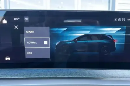 Photo 29 Peugeot 5008  Electrique 210 ch 73 kWh