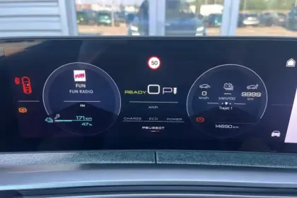 Photo 23 Peugeot 5008  Electrique 210 ch 73 kWh