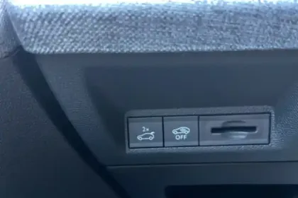 Photo 33 Peugeot 5008  Electrique 210 ch 73 kWh