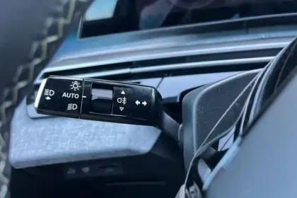 Photo 31 Peugeot 5008  Electrique 210 ch 73 kWh