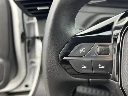 Photo 39 Peugeot 2008  PureTech 100 S&S BVM6