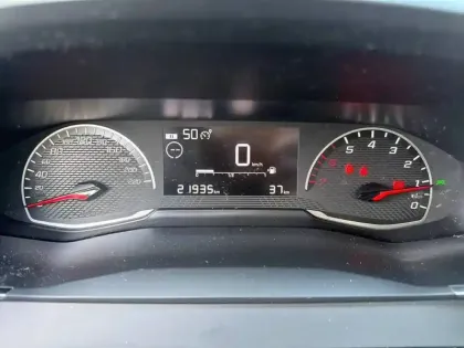 Photo 9 Peugeot 2008  PureTech 100 S&S BVM6