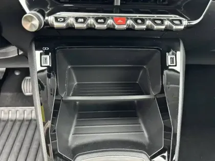 Photo 46 Peugeot 2008  PureTech 100 S&S BVM6