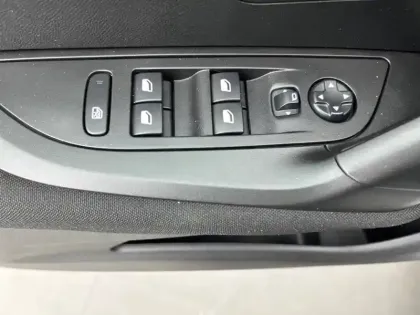Photo 38 Peugeot 2008  PureTech 100 S&S BVM6