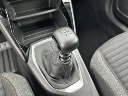 Photo 34 Peugeot 2008  PureTech 100 S&S BVM6