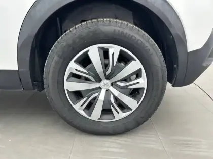 Photo 33 Peugeot 2008  PureTech 100 S&S BVM6