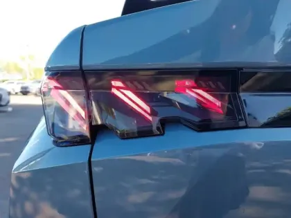 Photo 16 Peugeot 3008  Electrique 210 ch 73 kWh