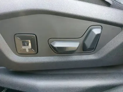 Photo 34 Peugeot 3008  Electrique 210 ch 73 kWh