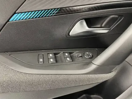 Photo 31 Peugeot 2008  BlueHDi 110 S&S BVM6