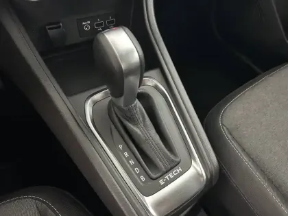 Photo 12 Renault Captur  E-Tech full hybrid 145