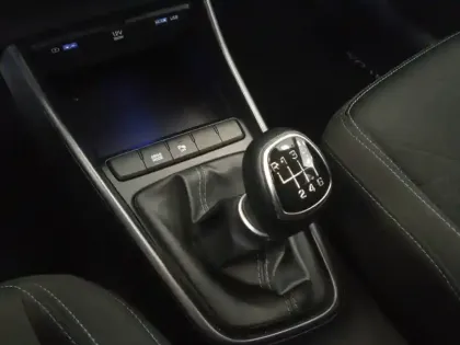 Photo 22 Hyundai Bayon  1.0 T-GDi 100 Hybrid 48V