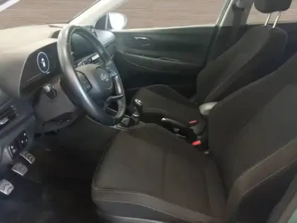 Photo 8 Hyundai Bayon  1.0 T-GDi 100 Hybrid 48V