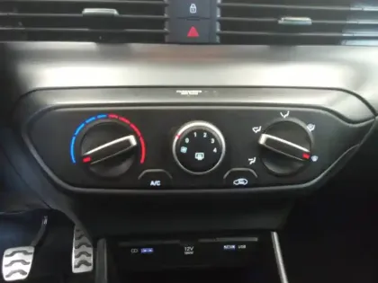 Photo 23 Hyundai Bayon  1.0 T-GDi 100 Hybrid 48V