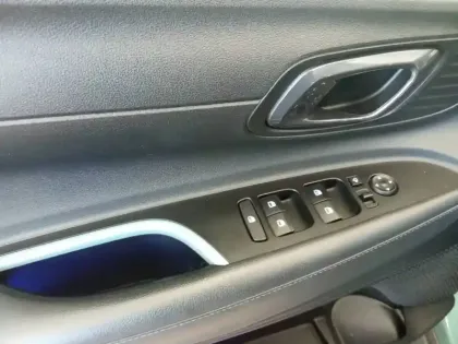 Photo 20 Hyundai Bayon  1.0 T-GDi 100 Hybrid 48V