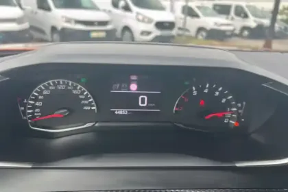 Photo 15 Peugeot 2008  PureTech 100 S&S BVM6