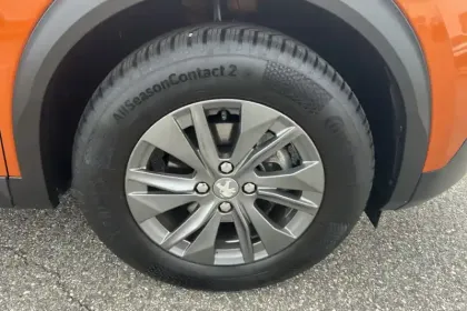 Photo 13 Peugeot 2008  PureTech 100 S&S BVM6