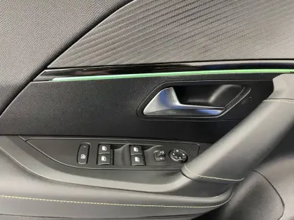 Photo 32 Peugeot 2008  Electrique 136 ch